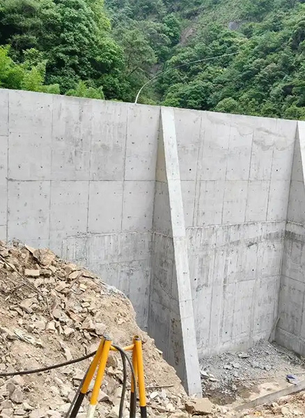 驻马店平舆县重力式挡土墙